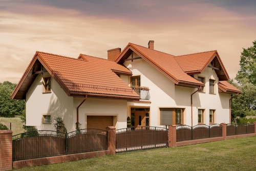 Dachówki betonowe: fakty i mity, które warto znać przed budową domu